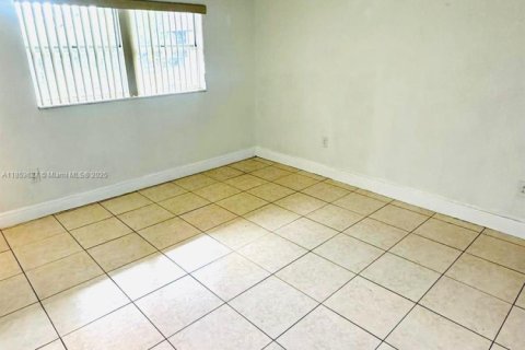Apartment in Miami, Florida 3 bedrooms, 97.92 sq.m. № 1871849 - photo 13