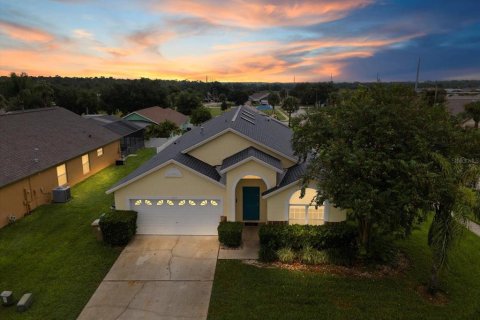 Villa ou maison à vendre à Kissimmee, Floride: 5 chambres, 198.44 m2 № 1724161 - photo 1