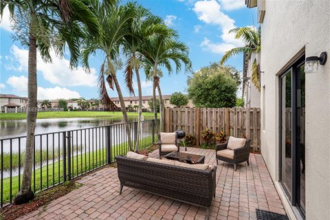 Купить таунхаус в Хомстед, Флорида 3 спальни, 162.95м2, № 2005663 - фото 24