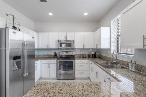 Купить таунхаус в Хомстед, Флорида 3 спальни, 162.95м2, № 2005663 - фото 10