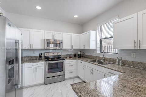 Купить таунхаус в Хомстед, Флорида 3 спальни, 162.95м2, № 2005663 - фото 11