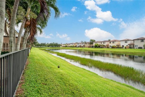 Купить таунхаус в Хомстед, Флорида 3 спальни, 162.95м2, № 2005663 - фото 27