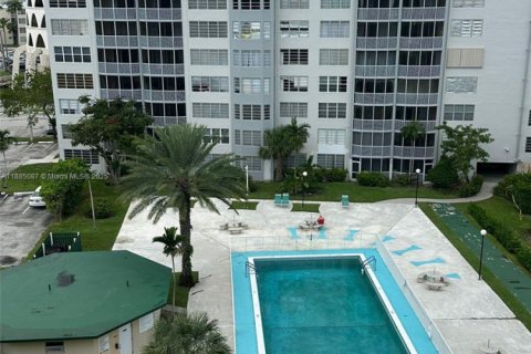 Condominio en Miami, Florida, 1 dormitorio  № 2012467