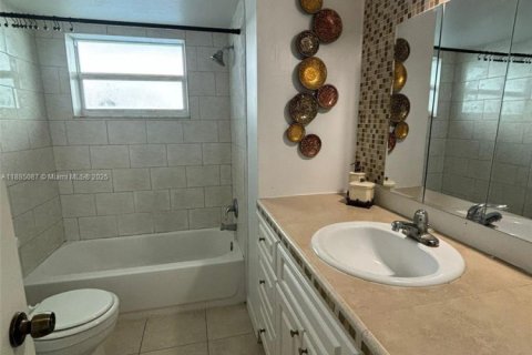 Купить кондоминиум в Майами, Флорида 1 спальня, 98.66м2, № 2012467 - фото 9