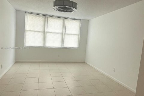 Купить кондоминиум в Майами, Флорида 1 спальня, 98.66м2, № 2012467 - фото 8