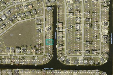 Terrain à Cape Coral, Floride № 2212347