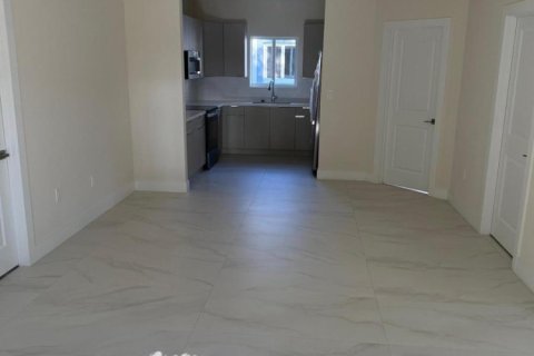House in Fort Lauderdale, Florida 3 bedrooms, 130.25 sq.m. № 2281316 - photo 4