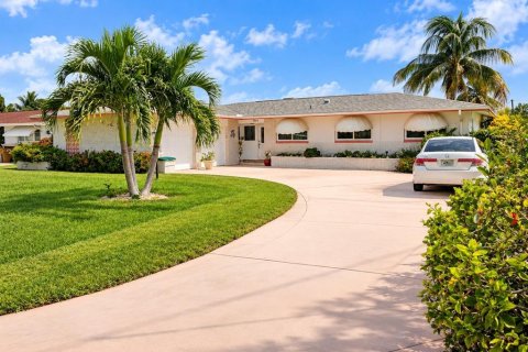Casa en Cape Coral, Florida 3 dormitorios, 163.79 m2 № 2380827