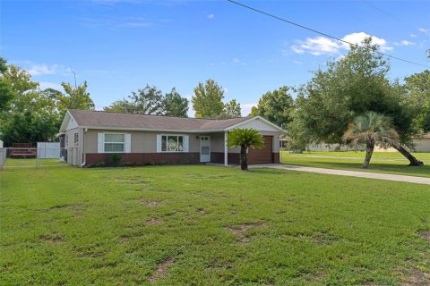 House in Homosassa, Florida 2 bedrooms, 85.84 sq.m. № 2197863 - photo 2