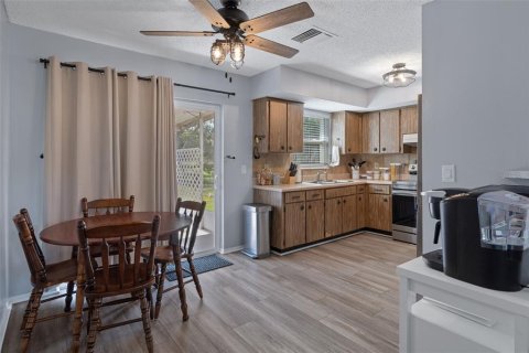 House in Homosassa, Florida 2 bedrooms, 85.84 sq.m. № 2197863 - photo 8