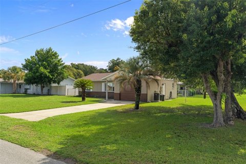 House in Homosassa, Florida 2 bedrooms, 85.84 sq.m. № 2197863 - photo 3
