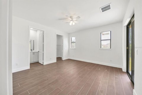 House in Port Charlotte, Florida 4 bedrooms, 161.93 sq.m. № 1760072 - photo 16