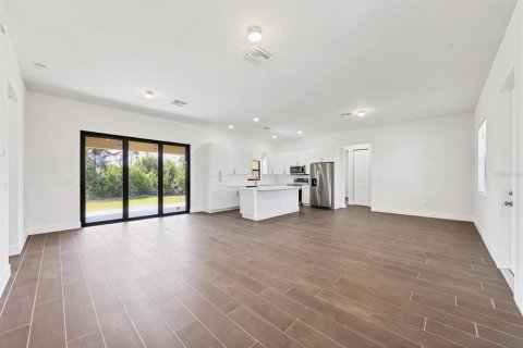 House in Port Charlotte, Florida 4 bedrooms, 161.93 sq.m. № 1760072 - photo 5