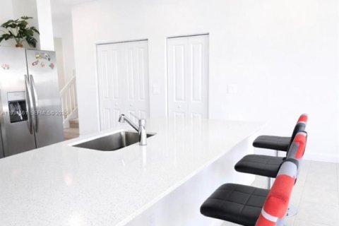 Touwnhouse à louer à Homestead, Floride: 4 chambres, 175.77 m2 № 1993093 - photo 5