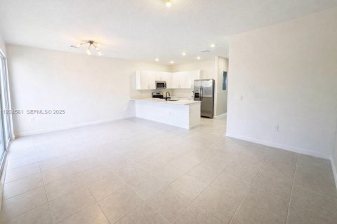 Touwnhouse à louer à Homestead, Floride: 4 chambres, 175.77 m2 № 1993093 - photo 12