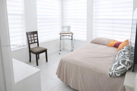 Touwnhouse à louer à Homestead, Floride: 4 chambres, 175.77 m2 № 1993093 - photo 9