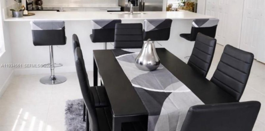 Touwnhouse à Homestead, Floride 4 chambres, 175.77 m2 № 1993093