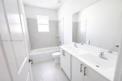 Touwnhouse à louer à Homestead, Floride: 4 chambres, 175.77 m2 № 1993093 - photo 14