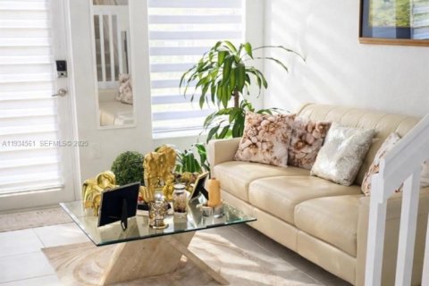 Touwnhouse à louer à Homestead, Floride: 4 chambres, 175.77 m2 № 1993093 - photo 10