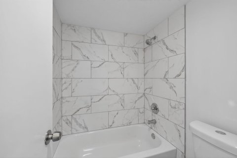 Copropriété à vendre à Tamarac, Floride: 1 chambre, 69.68 m2 № 2082271 - photo 11