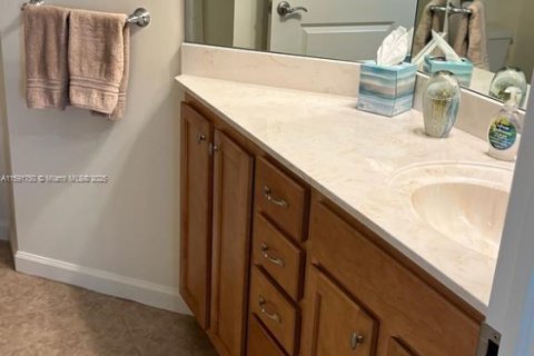 Condo in Cape Coral, Florida, 2 bedrooms  № 1875180 - photo 16