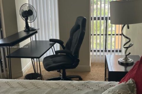 Condo in Cape Coral, Florida, 2 bedrooms  № 1875180 - photo 20