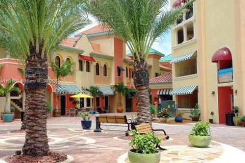 Condo in Cape Coral, Florida, 2 bedrooms  № 1875180 - photo 10