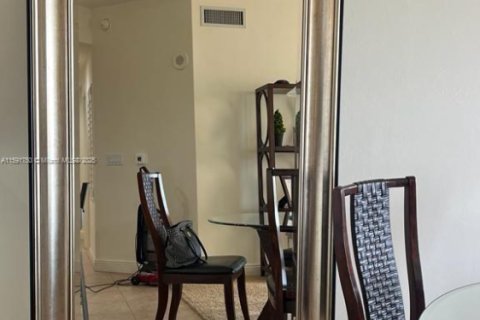 Condo in Cape Coral, Florida, 2 bedrooms  № 1875180 - photo 19