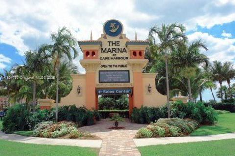 Condo in Cape Coral, Florida, 2 bedrooms  № 1875180 - photo 6