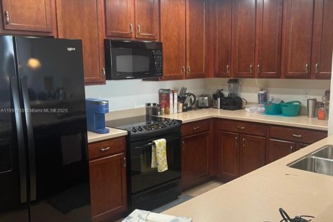 Condo in Cape Coral, Florida, 2 bedrooms  № 1875180 - photo 27