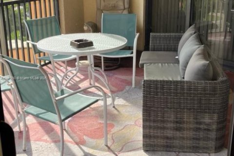 Condo in Cape Coral, Florida, 2 bedrooms  № 1875180 - photo 15