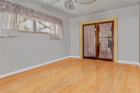 House in Orlando, Florida 4 bedrooms, 183.39 sq.m. № 1769602 - photo 10
