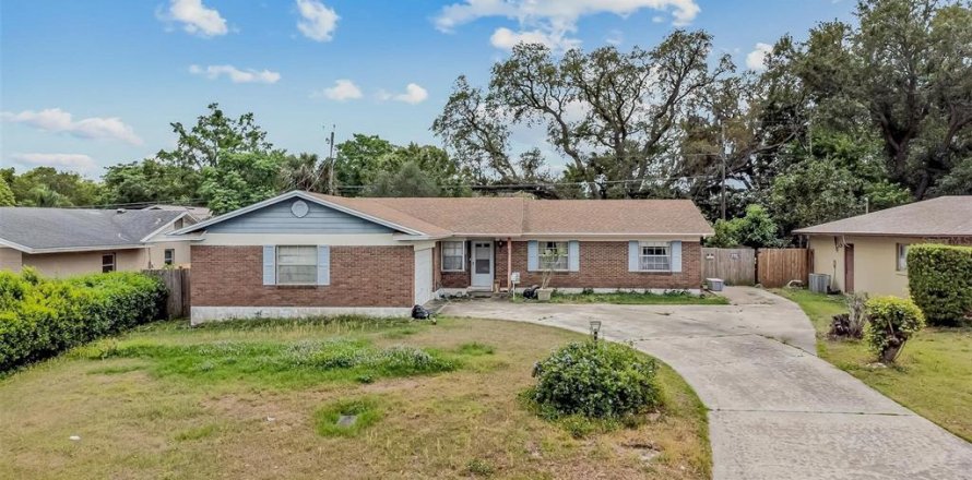 House in Orlando, Florida 4 bedrooms, 183.39 sq.m. № 1769602