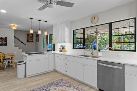 House in Dunedin, Florida 5 bedrooms, 310.11 sq.m. № 1848121 - photo 7
