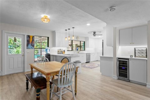 House in Dunedin, Florida 5 bedrooms, 310.11 sq.m. № 1848121 - photo 5