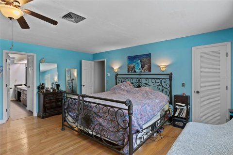 House in Dunedin, Florida 5 bedrooms, 310.11 sq.m. № 1848121 - photo 14