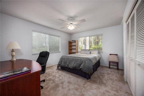 House in Gainesville, Florida 6 bedrooms, 404.22 sq.m. № 2226902 - photo 22