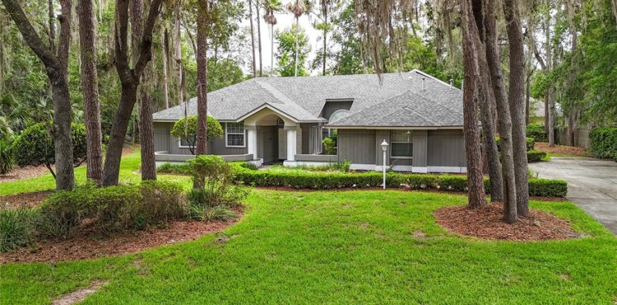 House in Gainesville, Florida 6 bedrooms, 404.22 sq.m. № 2226902