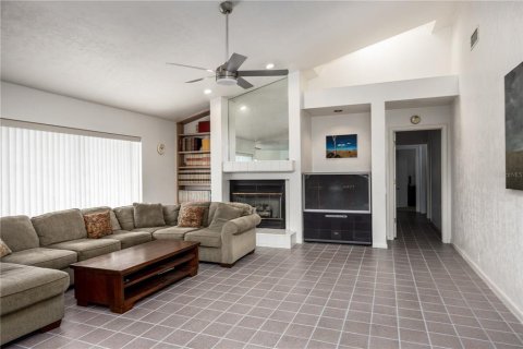 House in Gainesville, Florida 6 bedrooms, 404.22 sq.m. № 2226902 - photo 20
