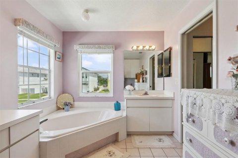 House in Saint Petersburg, Florida 3 bedrooms, 239.04 sq.m. № 1717313 - photo 25