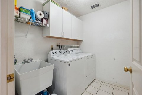 House in Saint Petersburg, Florida 3 bedrooms, 239.04 sq.m. № 1717313 - photo 21
