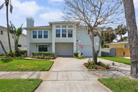 House in Saint Petersburg, Florida 3 bedrooms, 239.04 sq.m. № 1717313 - photo 1