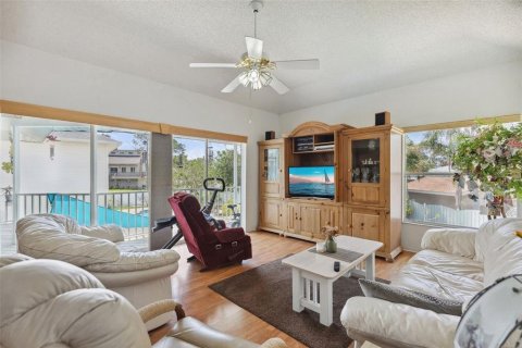 House in Saint Petersburg, Florida 3 bedrooms, 239.04 sq.m. № 1717313 - photo 14