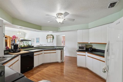 House in Saint Petersburg, Florida 3 bedrooms, 239.04 sq.m. № 1717313 - photo 11