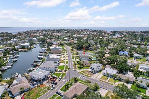 House in Saint Petersburg, Florida 3 bedrooms, 239.04 sq.m. № 1717313 - photo 3