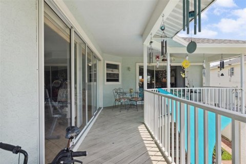 House in Saint Petersburg, Florida 3 bedrooms, 239.04 sq.m. № 1717313 - photo 10