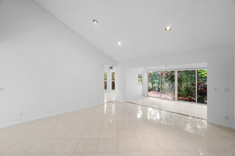 House in Boynton Beach, Florida 3 bedrooms, 176.24 sq.m. № 2181058 - photo 20