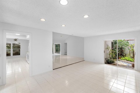 House in Boynton Beach, Florida 3 bedrooms, 176.24 sq.m. № 2181058 - photo 14