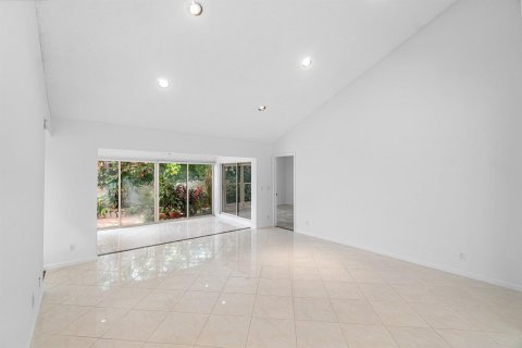 House in Boynton Beach, Florida 3 bedrooms, 176.24 sq.m. № 2181058 - photo 16