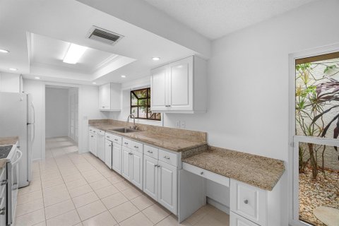 House in Boynton Beach, Florida 3 bedrooms, 176.24 sq.m. № 2181058 - photo 9